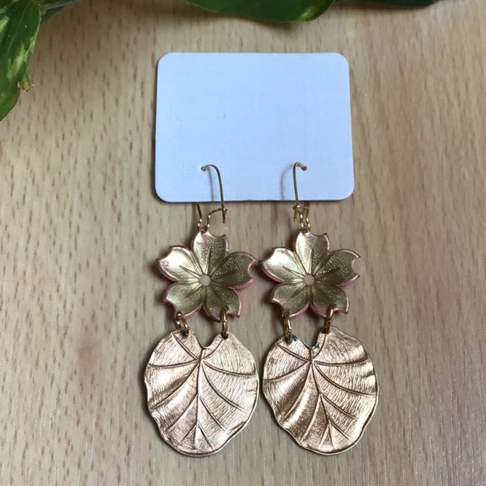 Anthro We Dream in Colour Waterlily Earrings - Picture 5 of 13